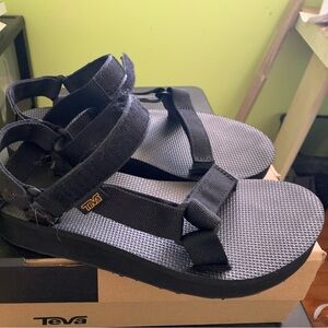 Tevas size 8